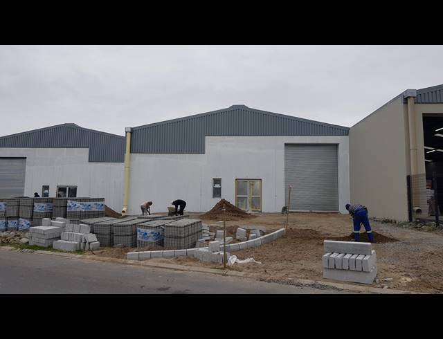 462M² FACTORY TO LET IN BRACKENFELL CENTRAL